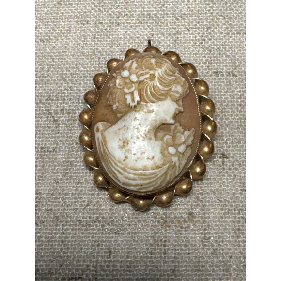 Unbranded Jewelry - Vintage 10k Yellow Gold CARVED SHELL CAMEO Pendant Pin